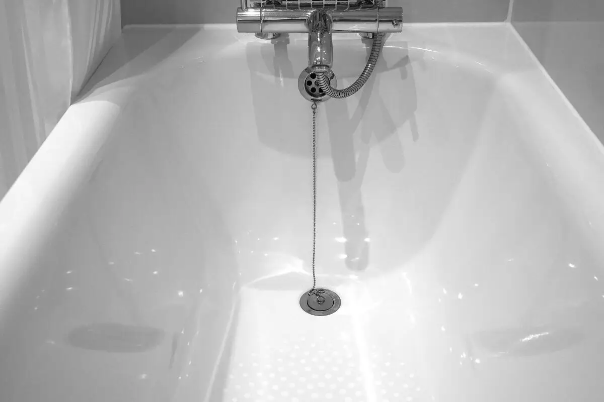 Comment déboucher sa baignoire facilement