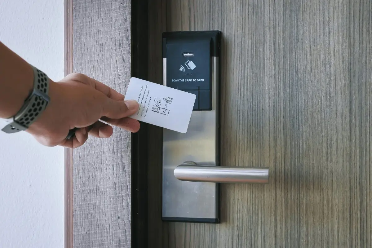 Verrou électrique ou serrure classique